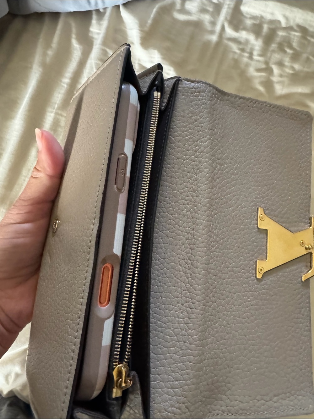 Louis Vuitton Taupe Cappucines Leather Wallet with Gold LV Emblem - Picture 4 of 16